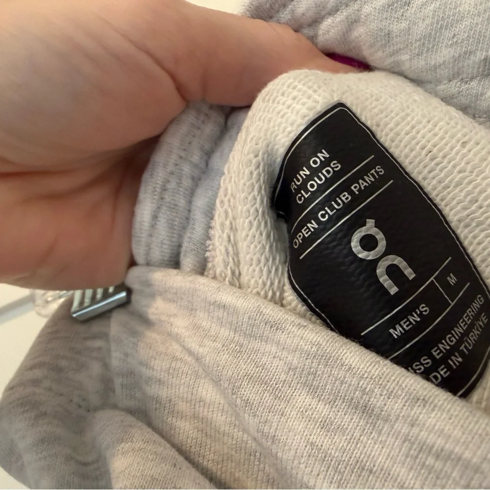 On Running Open Club Light Gray Sweatpants